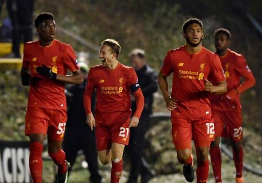 阿莫林：我喜欢马兹拉维的性格，曼联的领导小组不只是看年龄