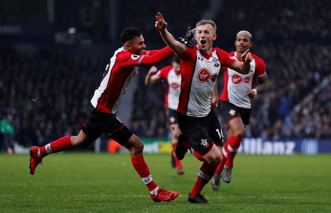 前锋关键时刻破门，球队士气高涨