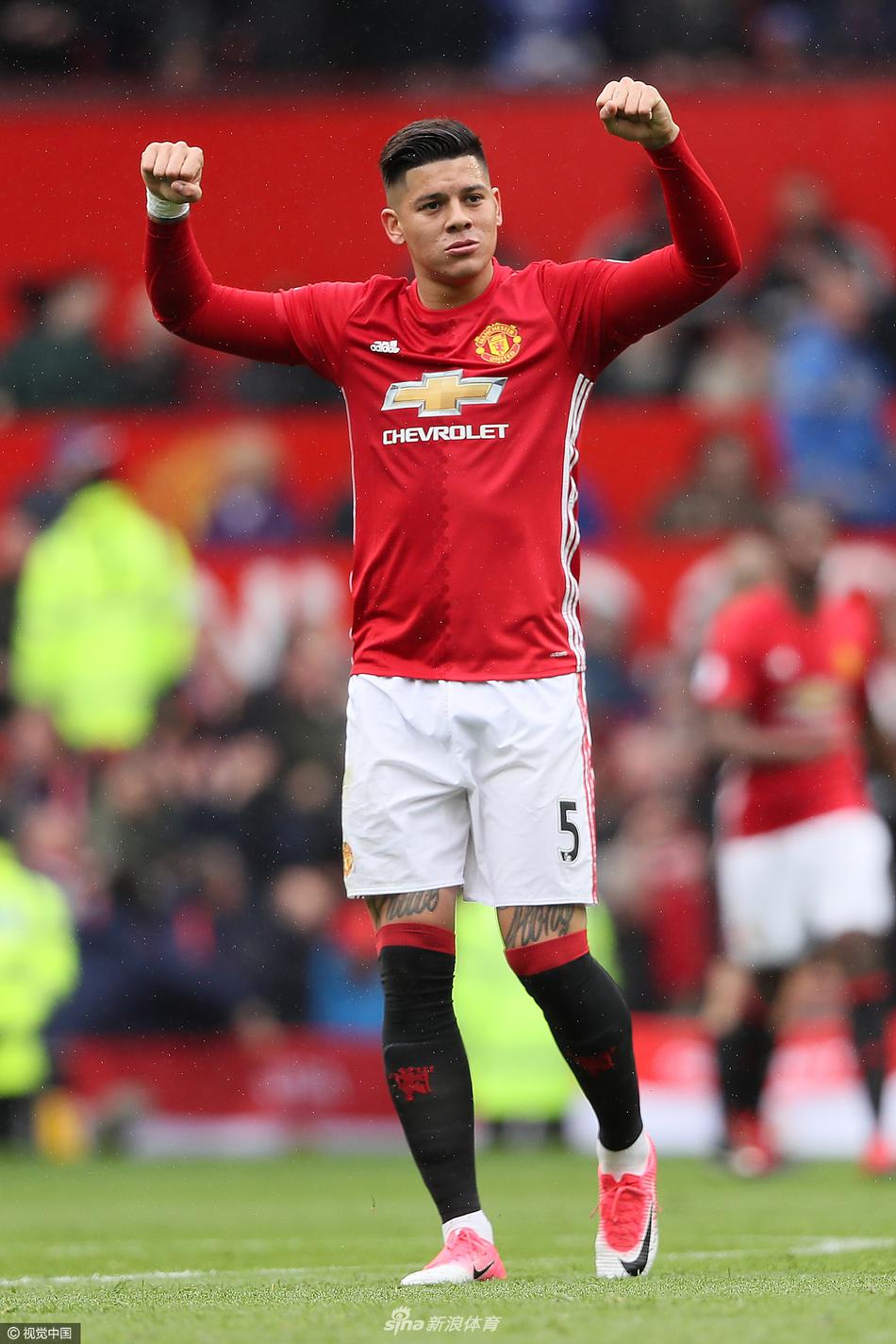 新鹏城推出与深圳本土潮流品牌COSTS联名限定球衣，售价799元