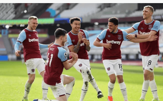 足球世界杯主题周边开售，球迷抢购