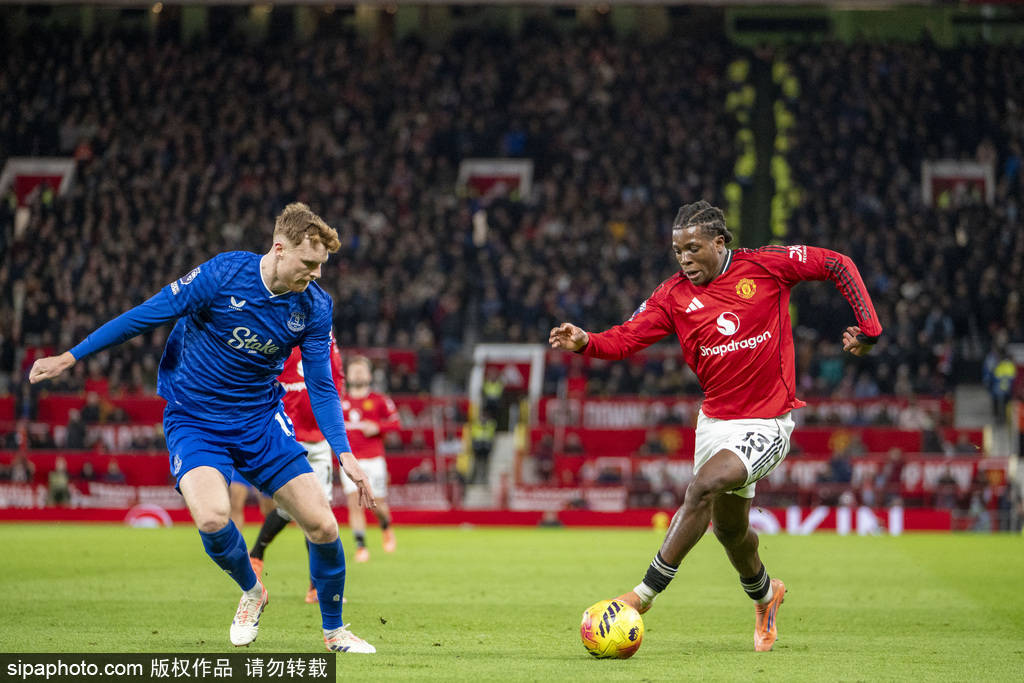 记者：阿贾克斯正接触前狼堡主帅西莫尼斯，视为海廷加继任者