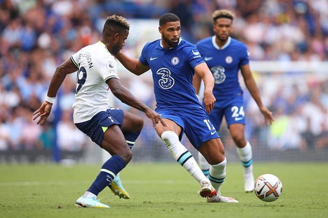 王飞获双料推广人奖，推动中国拳击发展，助力职业拳击繁荣。